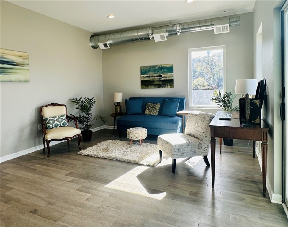 3809 Liberty Ave 304