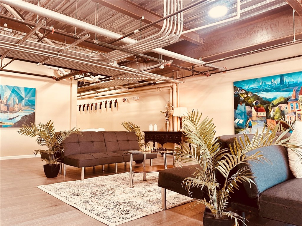 3809 Liberty Ave 304