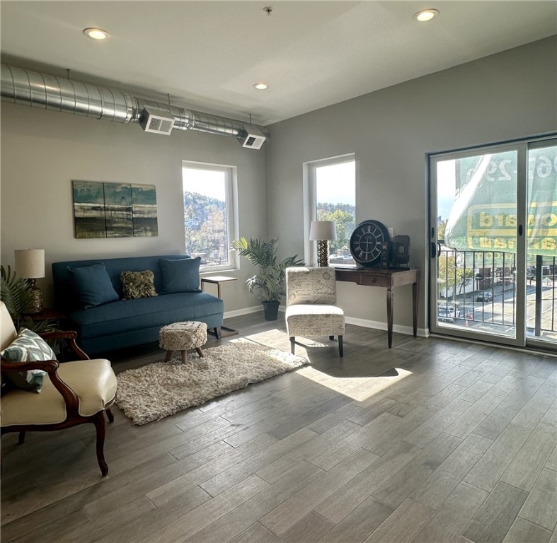 3809 Liberty Ave 304