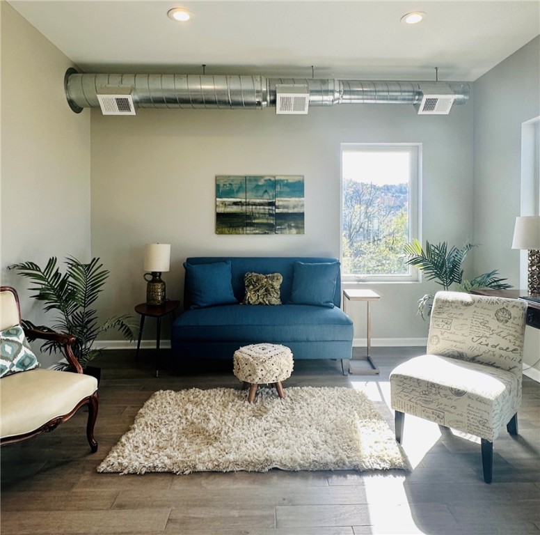 3809 Liberty Ave 304