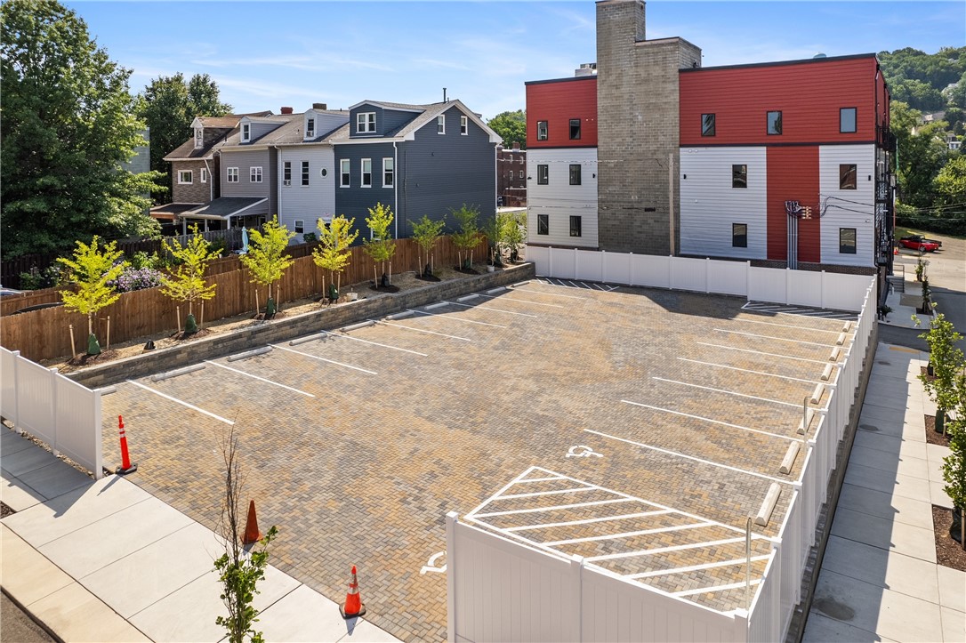 3809 Liberty Ave 304