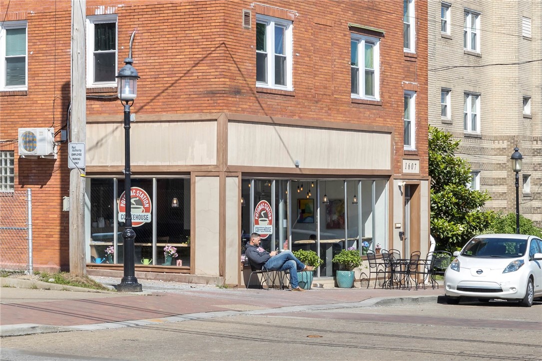 2750 BROADWAY AVENUE