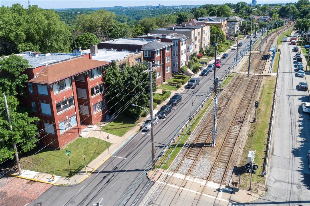 2750 BROADWAY AVENUE