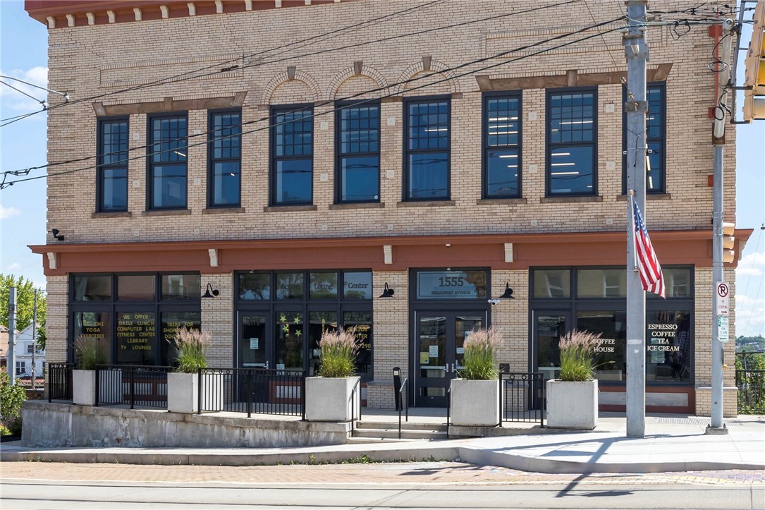 2750 BROADWAY AVENUE