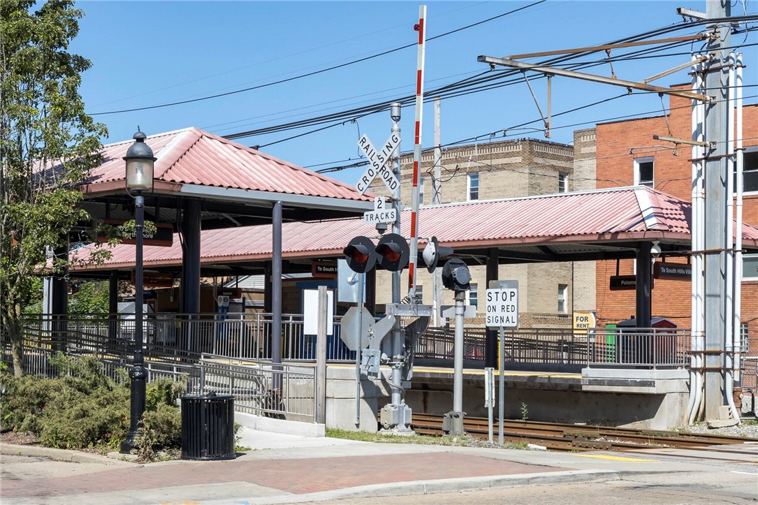 2750 BROADWAY AVENUE