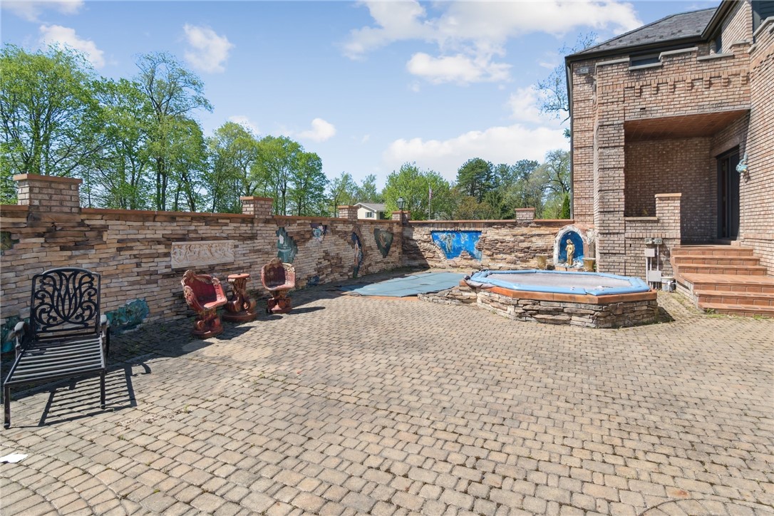 107 TREETOP LANE