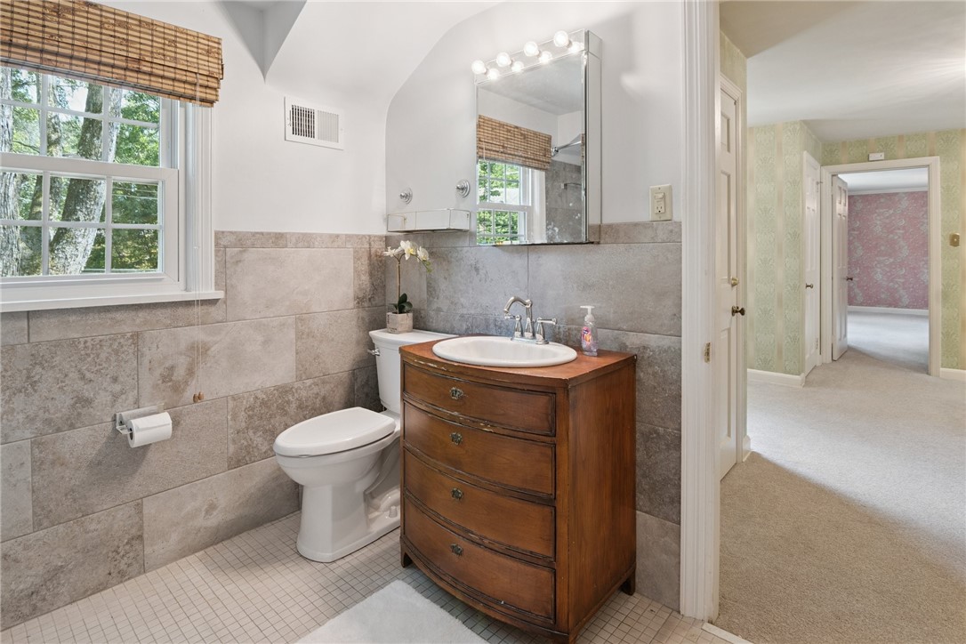 1374 NAVAHOE DRIVE