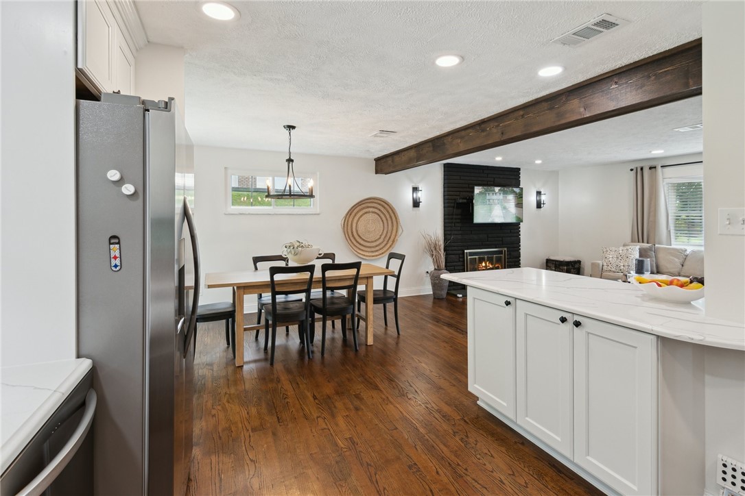 2465 GIANT OAKS DRIVE