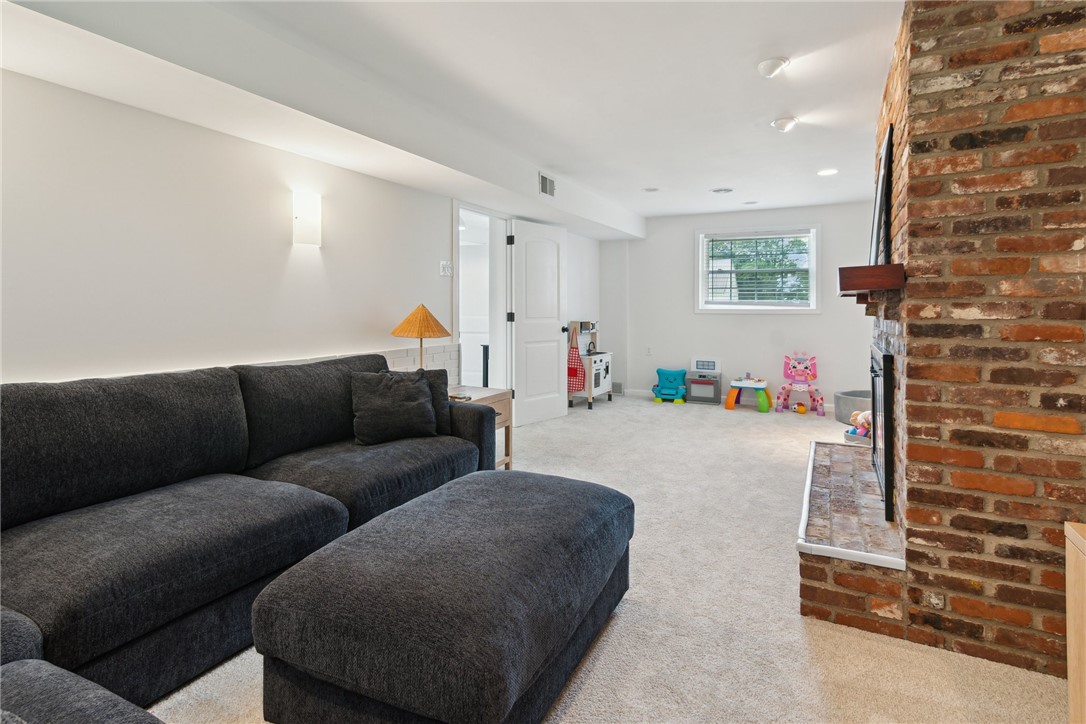 2465 GIANT OAKS DRIVE