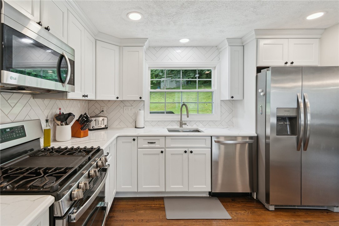 2465 GIANT OAKS DRIVE