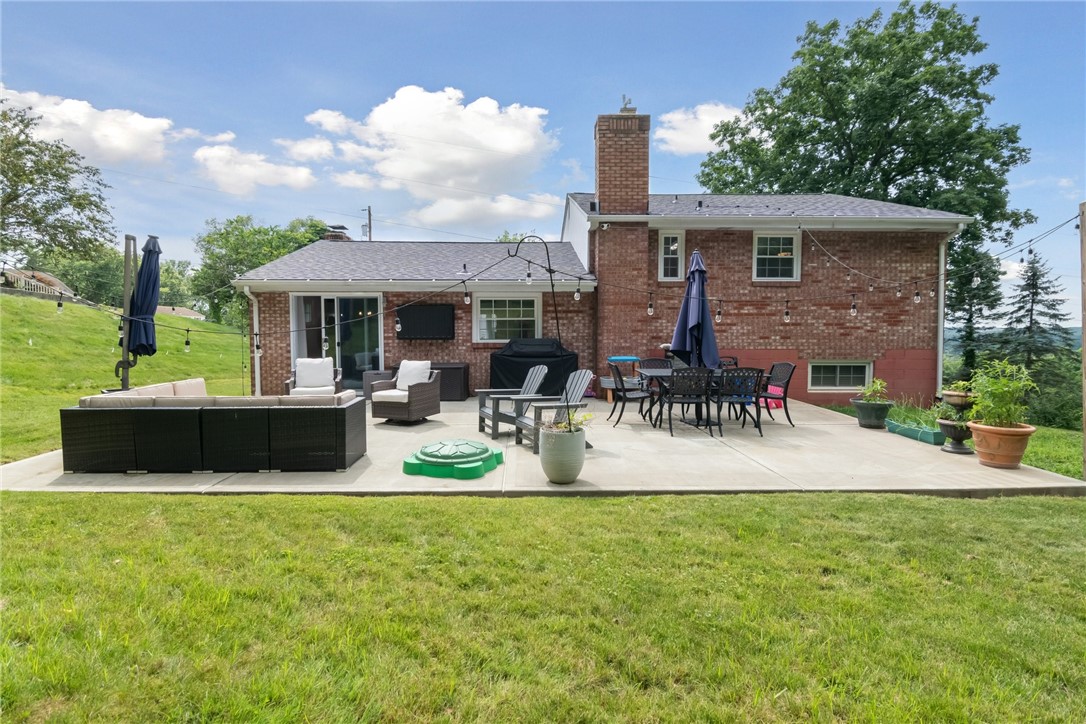 2465 GIANT OAKS DRIVE