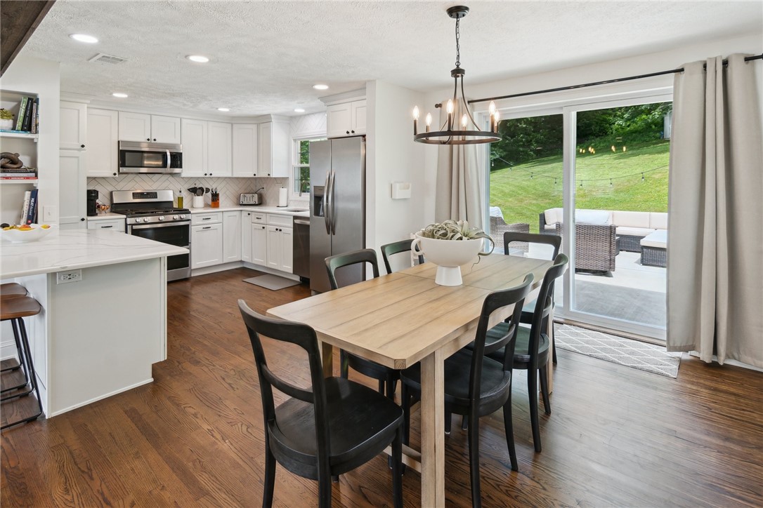 2465 GIANT OAKS DRIVE