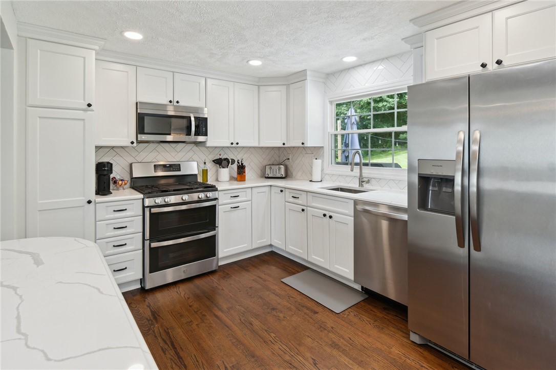 2465 GIANT OAKS DRIVE