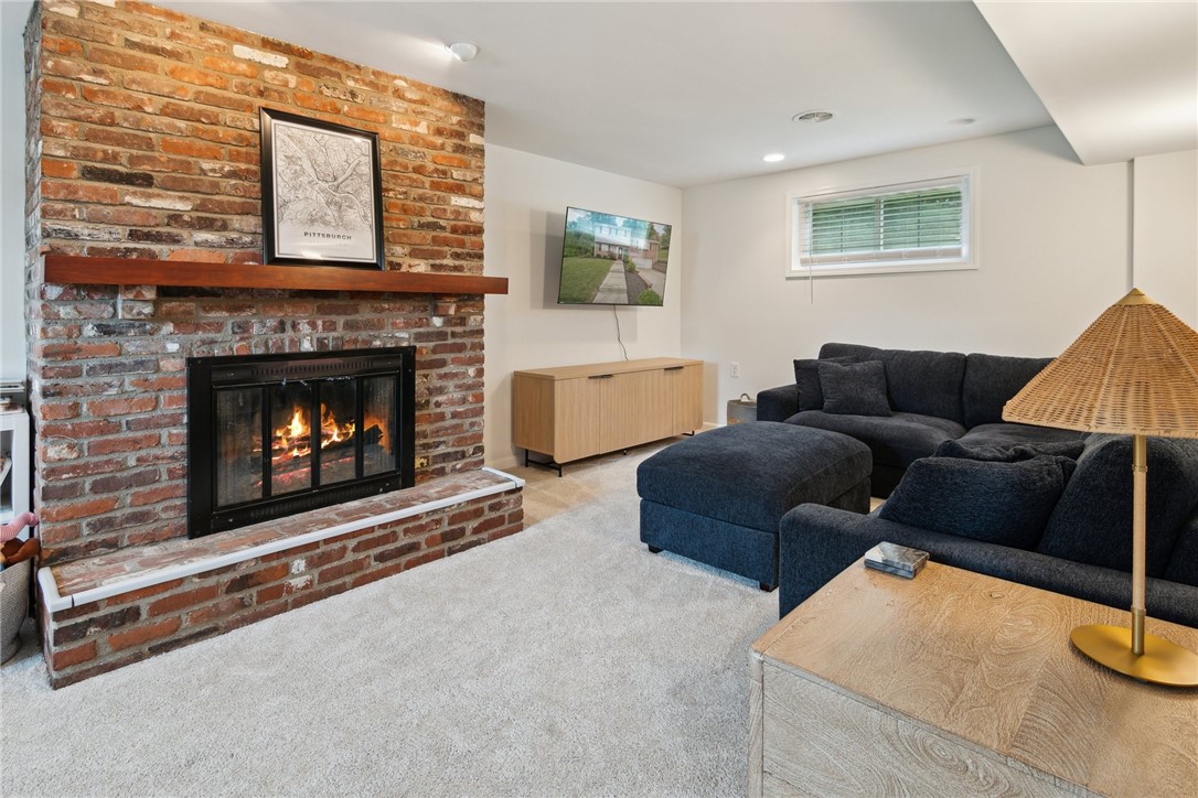 2465 GIANT OAKS DRIVE