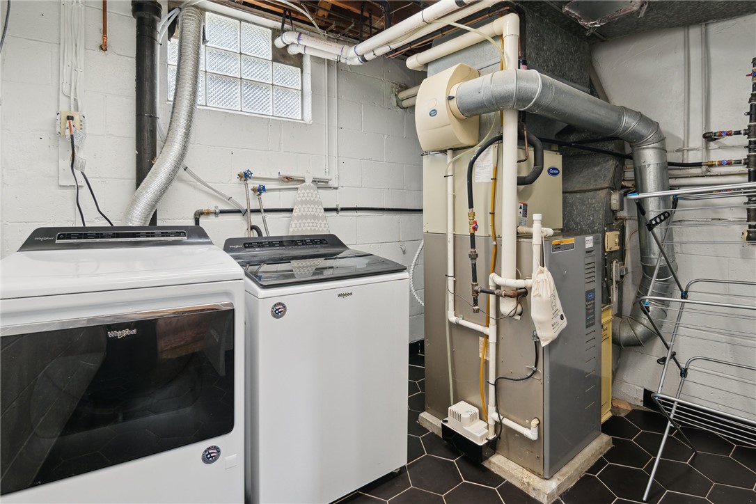 2465 GIANT OAKS DRIVE