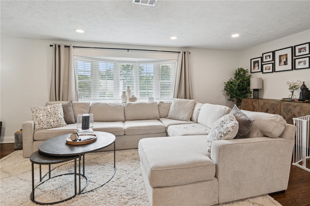 2465 GIANT OAKS DRIVE