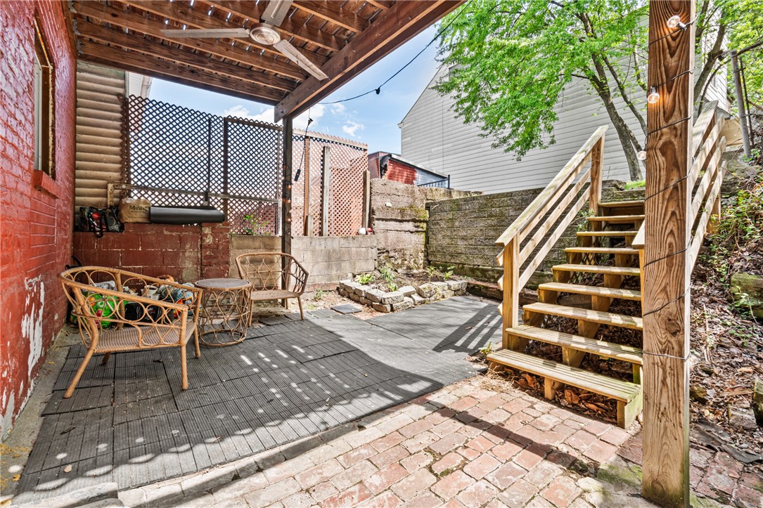 73 1/2 Barry St