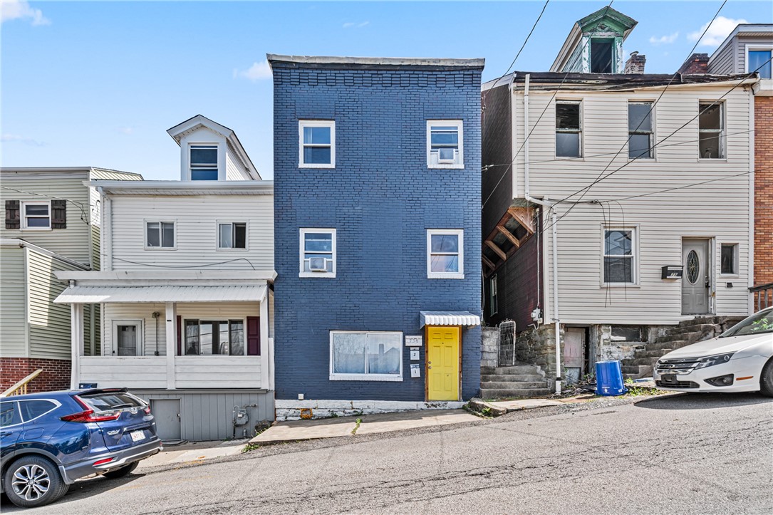 73 1/2 Barry St