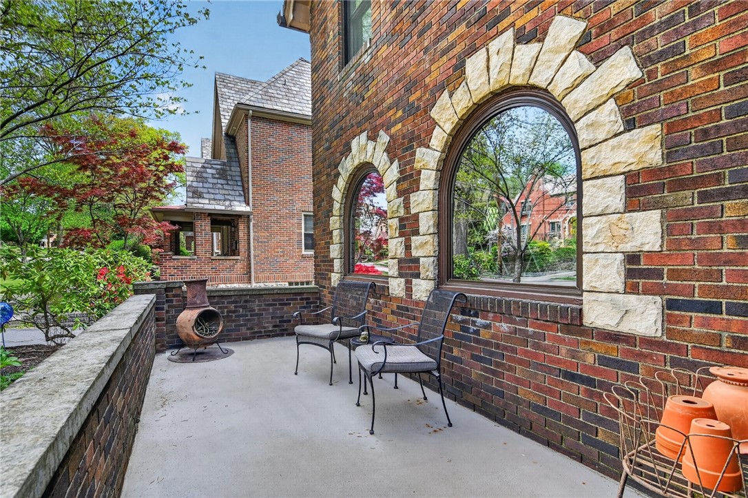 121 VERNON DRIVE