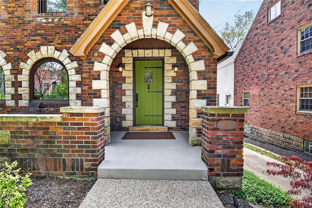 121 VERNON DRIVE