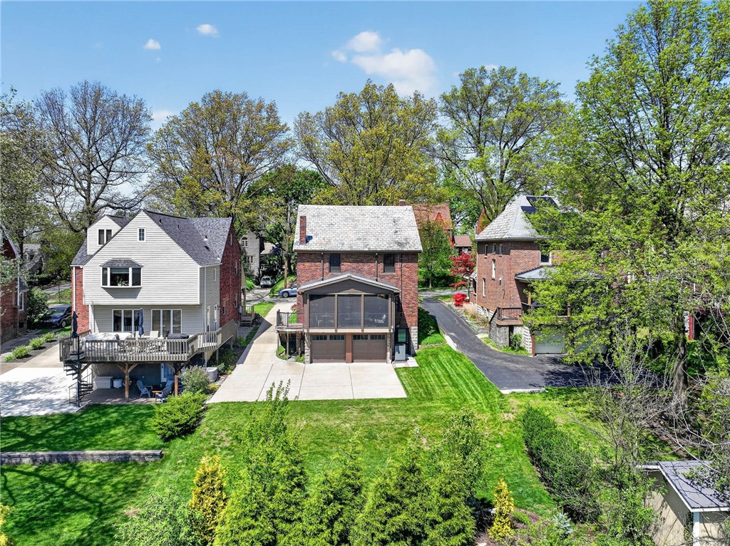 121 VERNON DRIVE