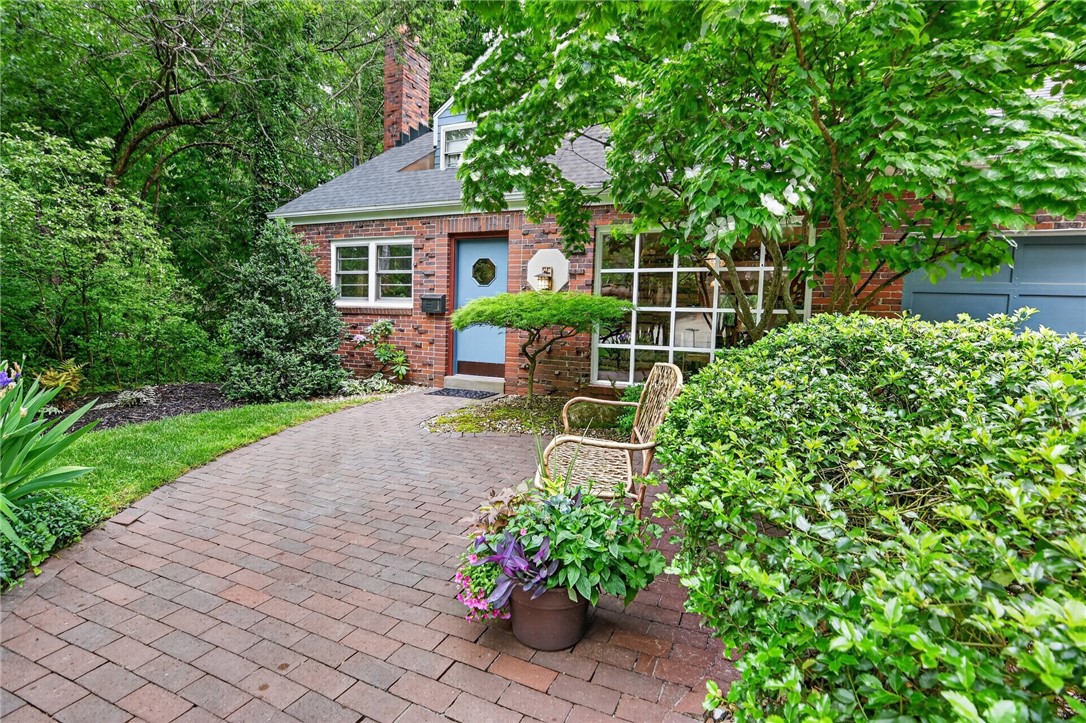 339 OAK FOREST DRIVE
