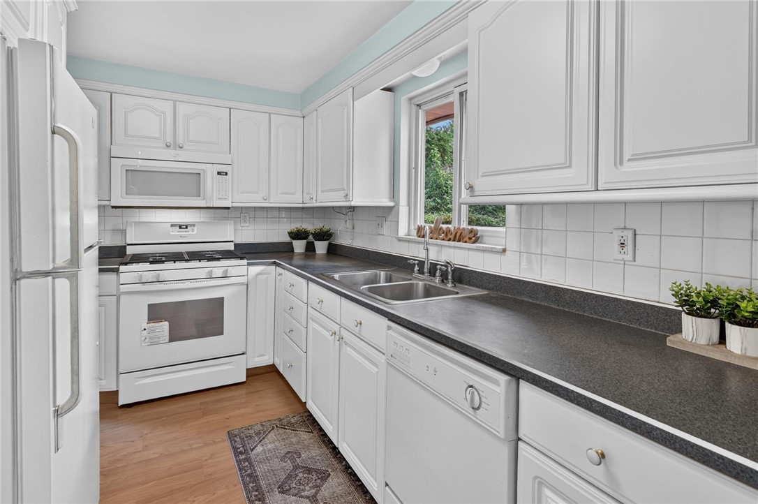 385 MAPLEWOOD DRIVE