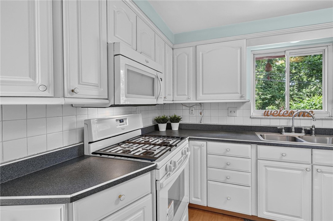 385 MAPLEWOOD DRIVE