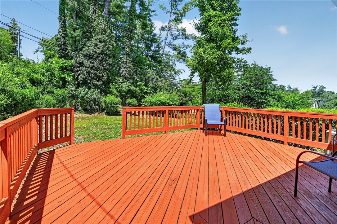 385 MAPLEWOOD DRIVE