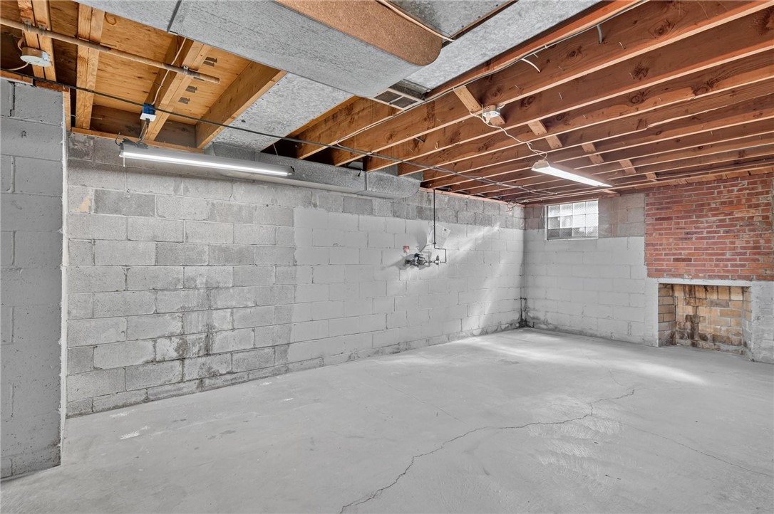 385 MAPLEWOOD DRIVE