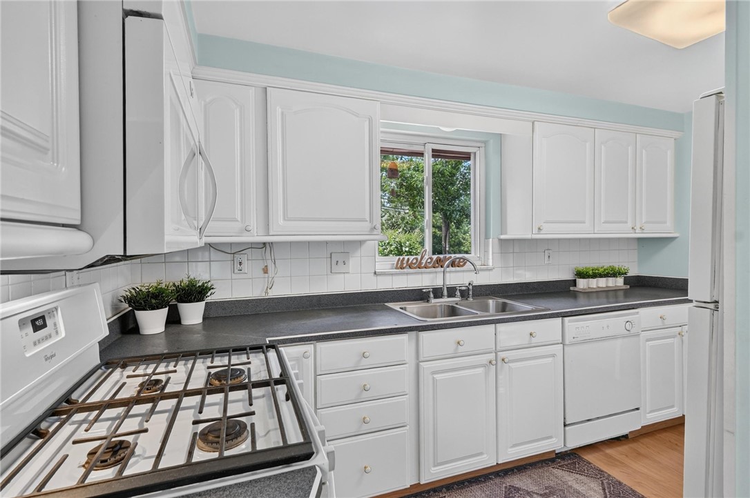 385 MAPLEWOOD DRIVE