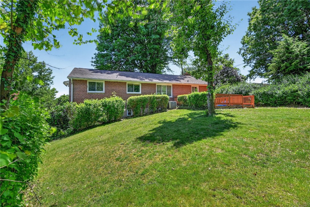 385 MAPLEWOOD DRIVE