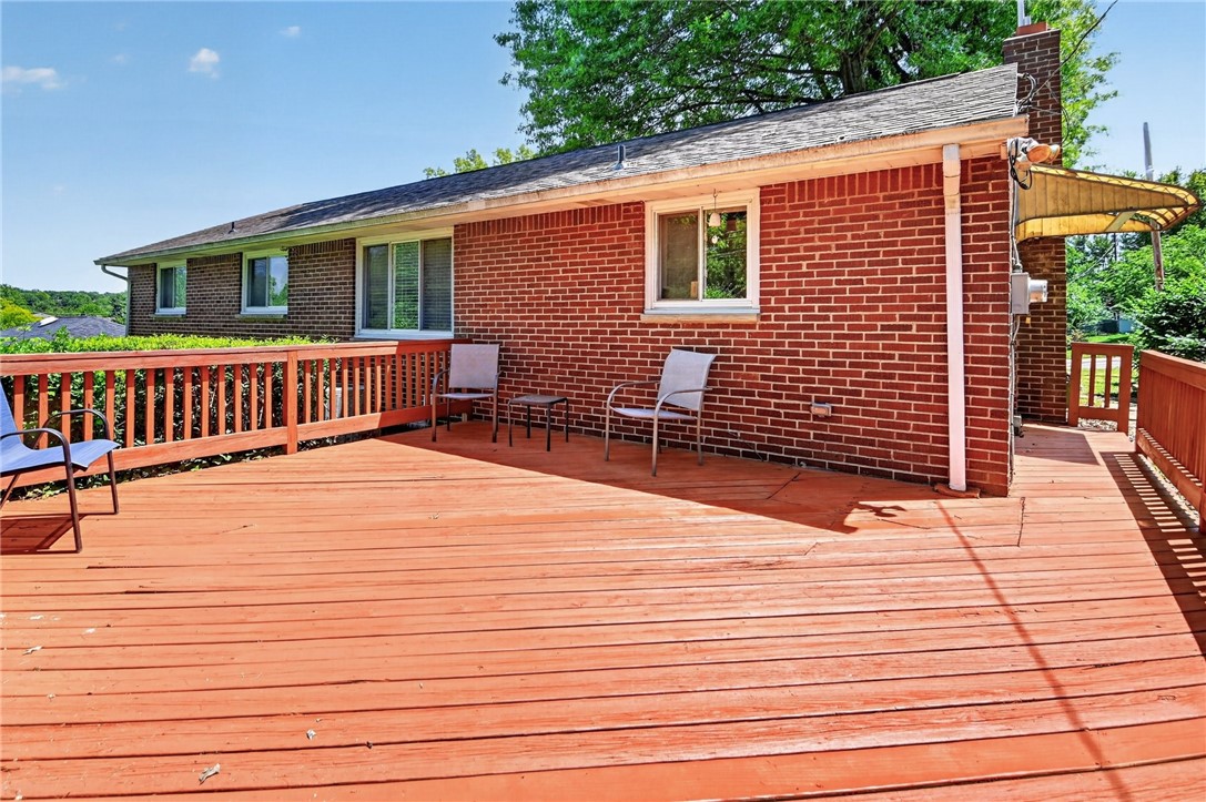 385 MAPLEWOOD DRIVE