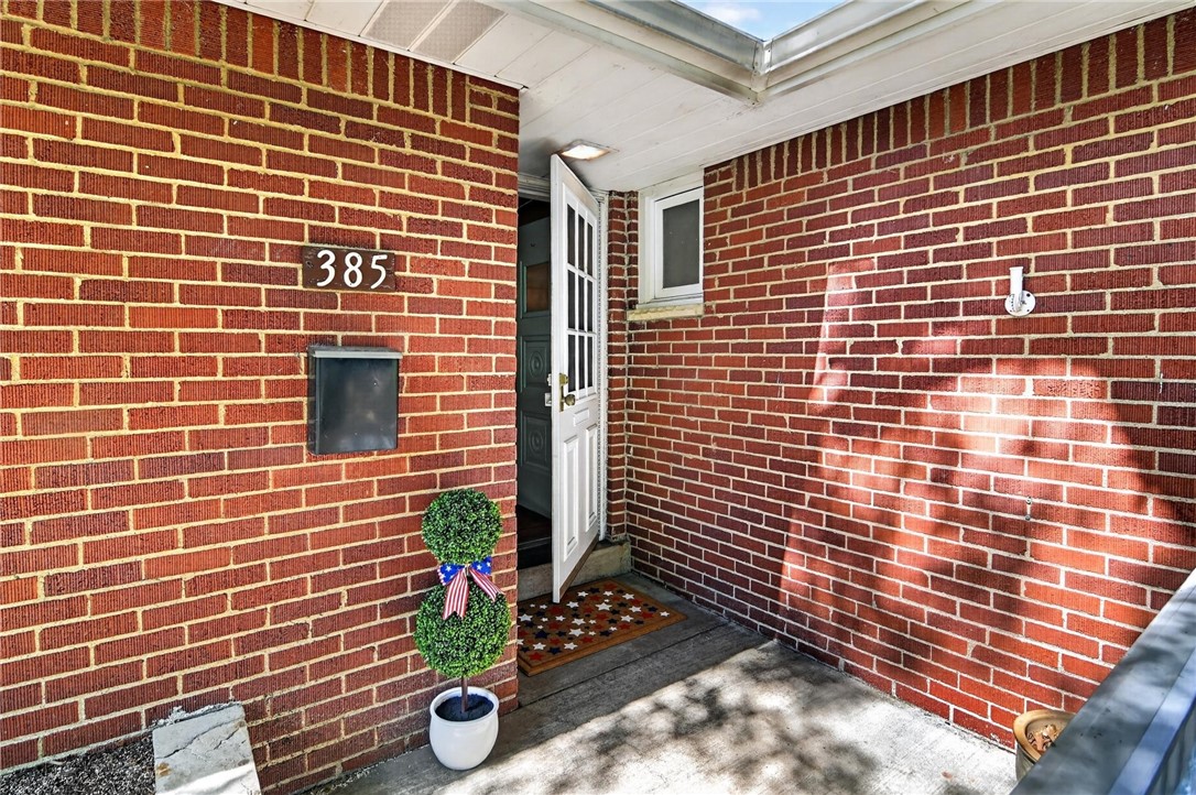385 MAPLEWOOD DRIVE