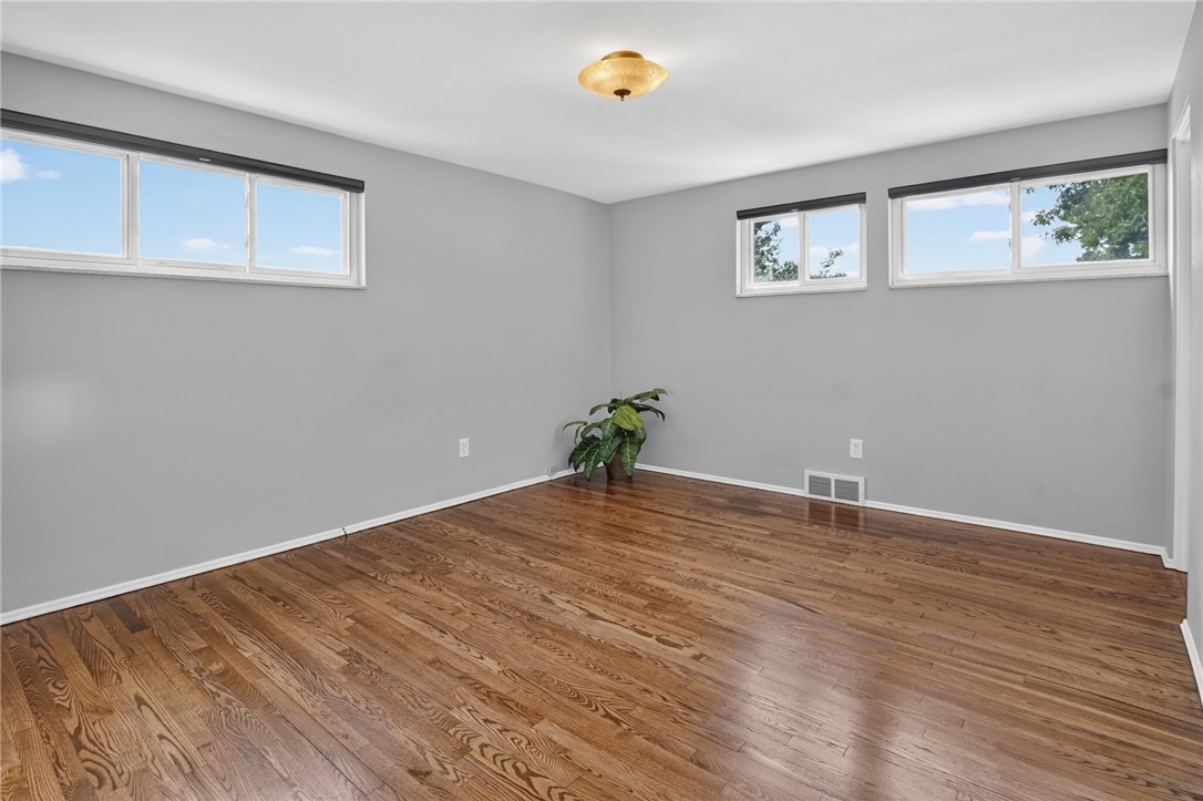 385 MAPLEWOOD DRIVE