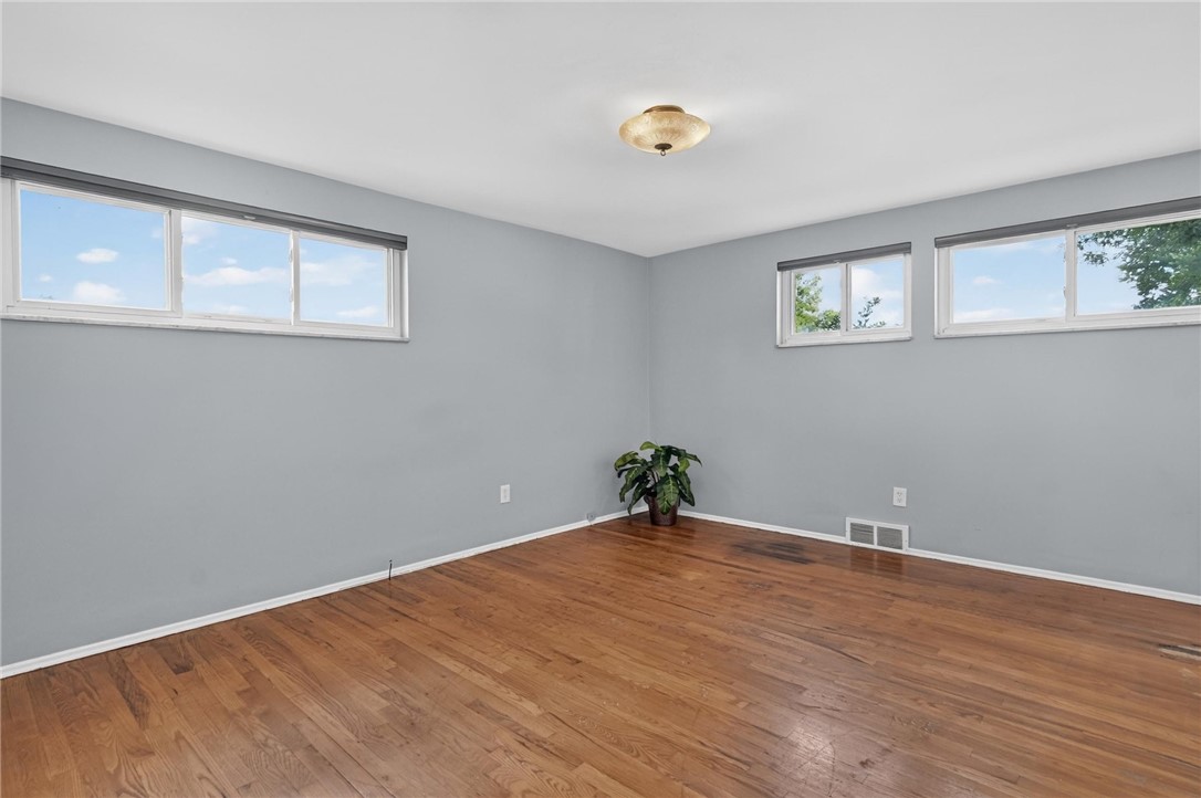 385 MAPLEWOOD DRIVE