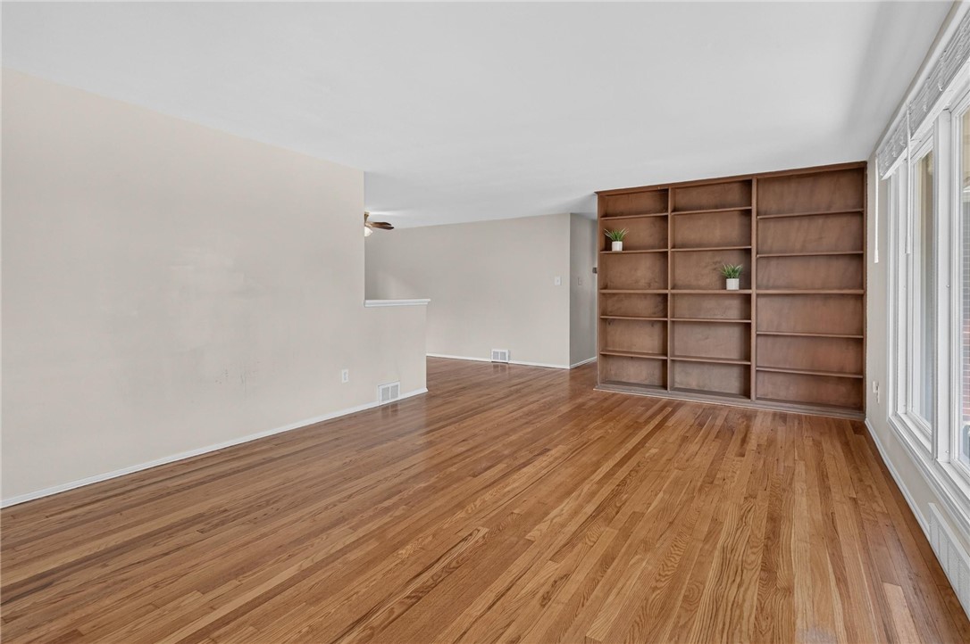 385 MAPLEWOOD DRIVE