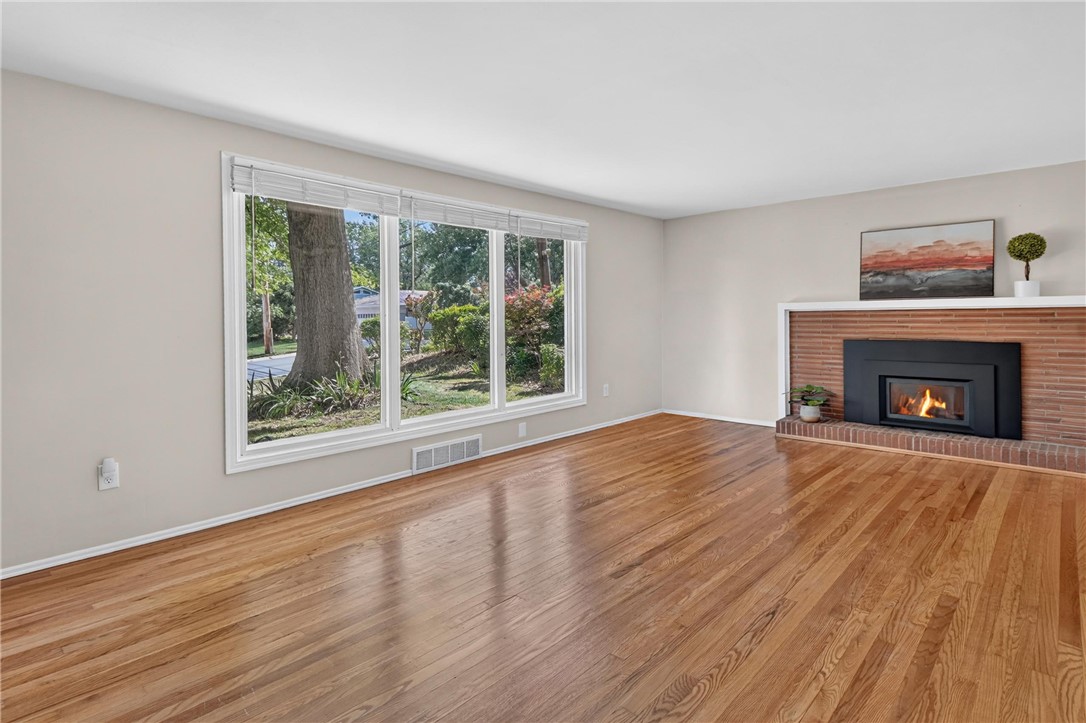 385 MAPLEWOOD DRIVE