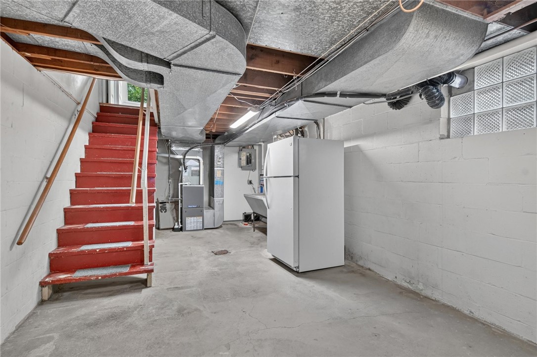 385 MAPLEWOOD DRIVE