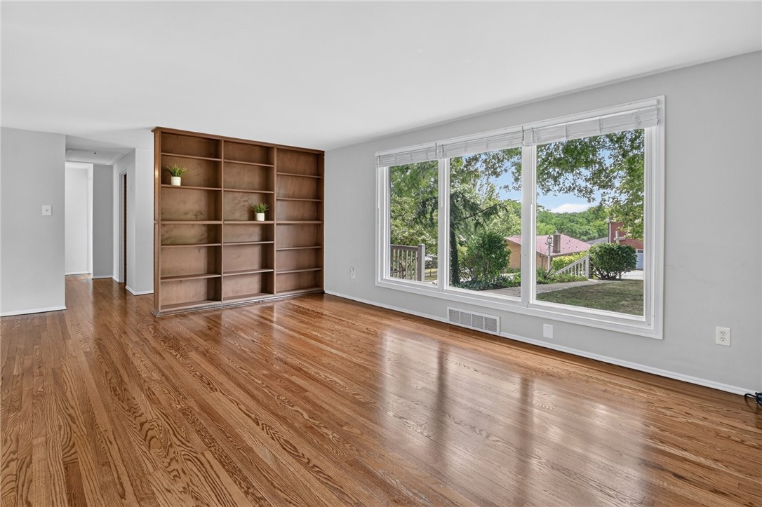 385 MAPLEWOOD DRIVE