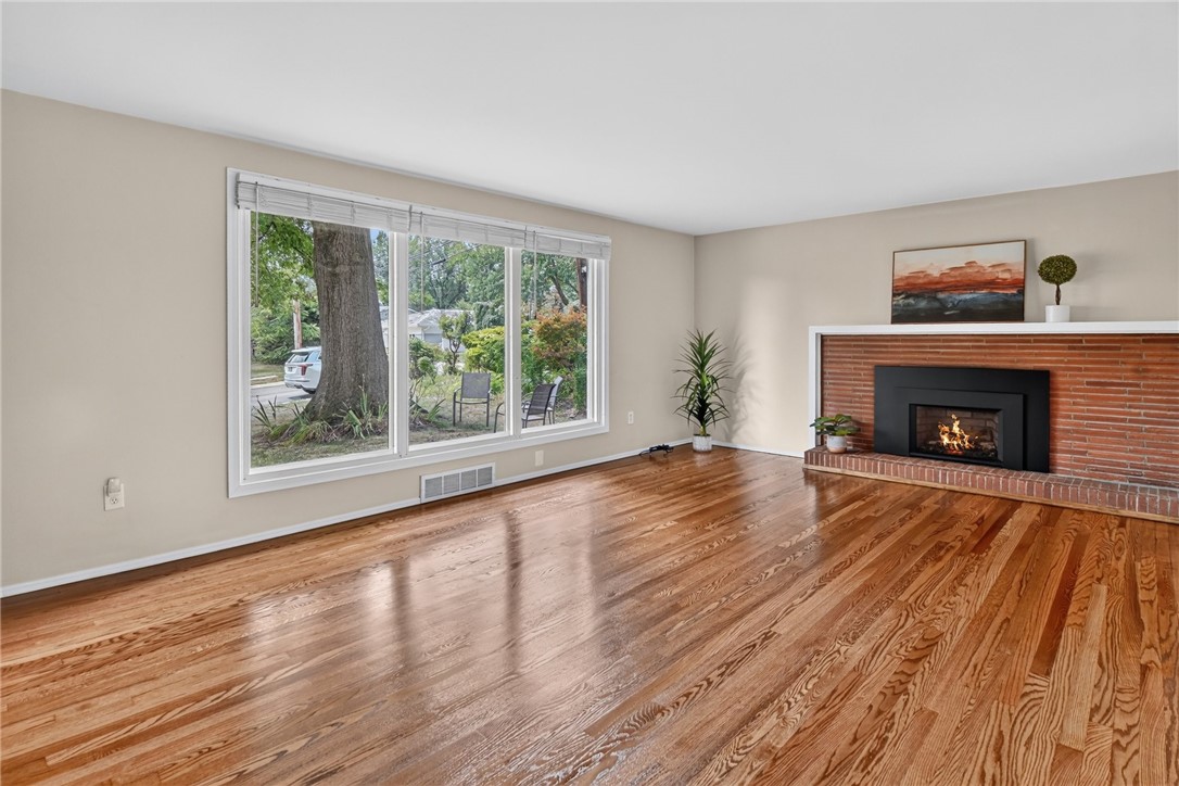 385 MAPLEWOOD DRIVE