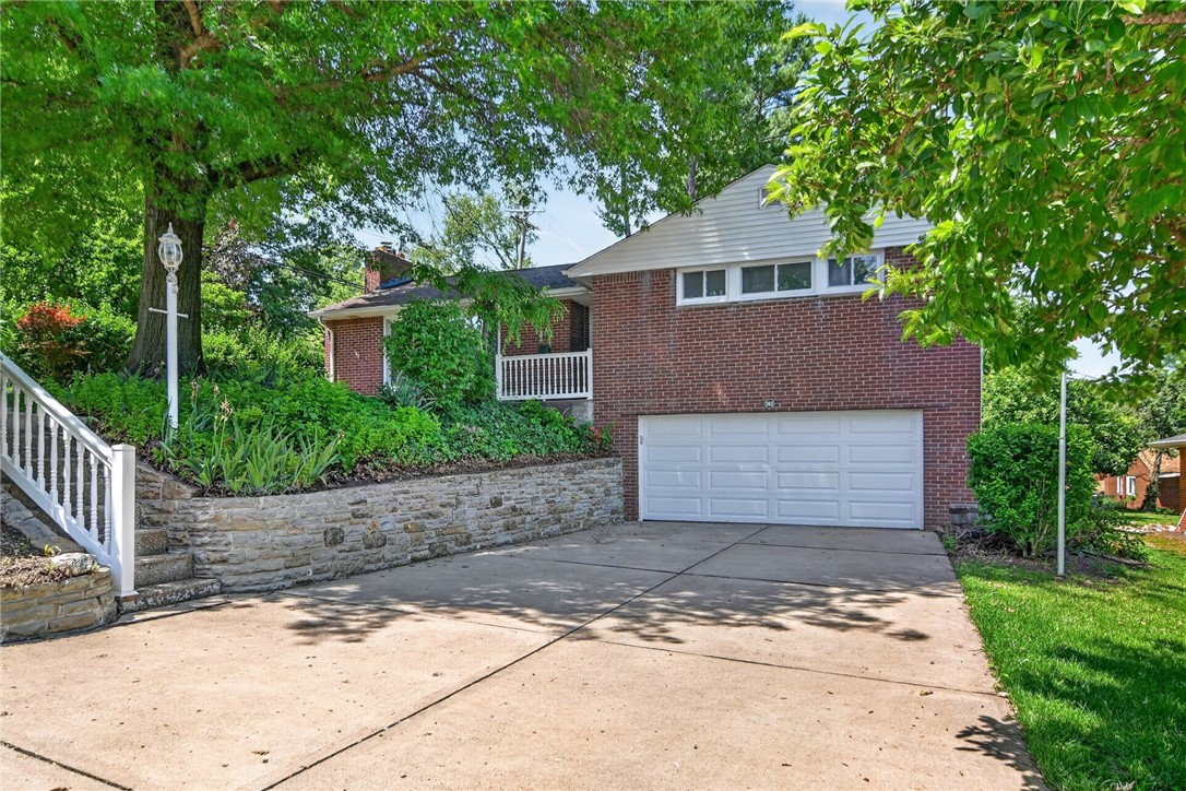 385 MAPLEWOOD DRIVE