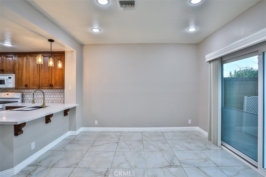 176 Calle Renata