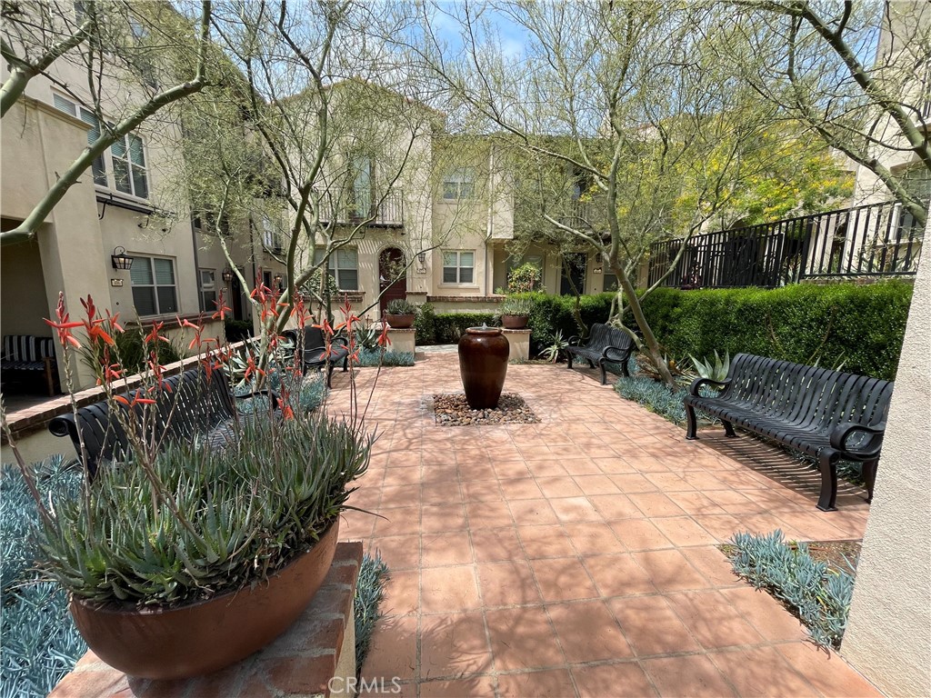 928 Heritage Court