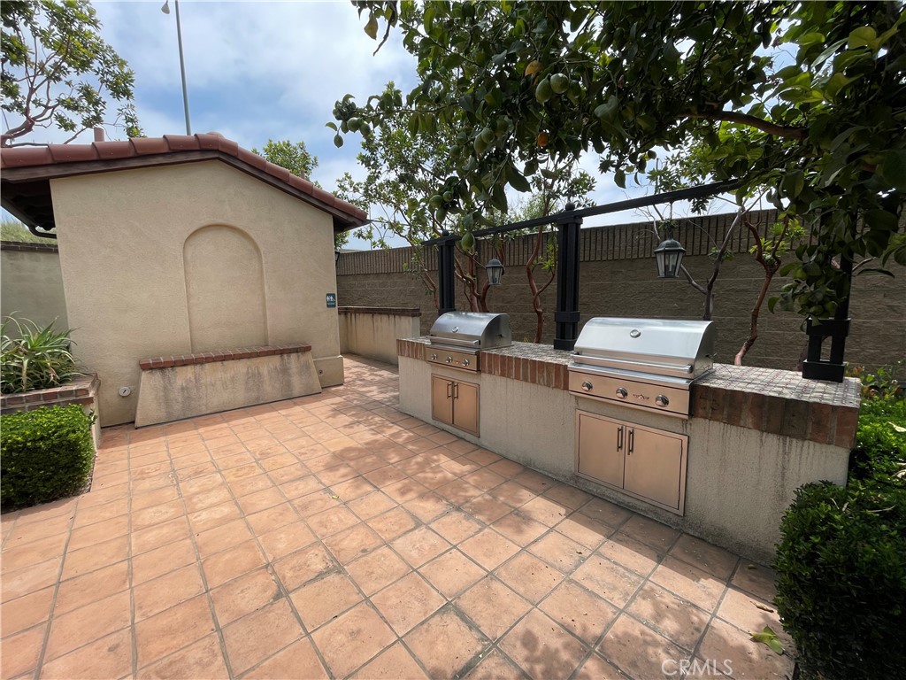928 Heritage Court