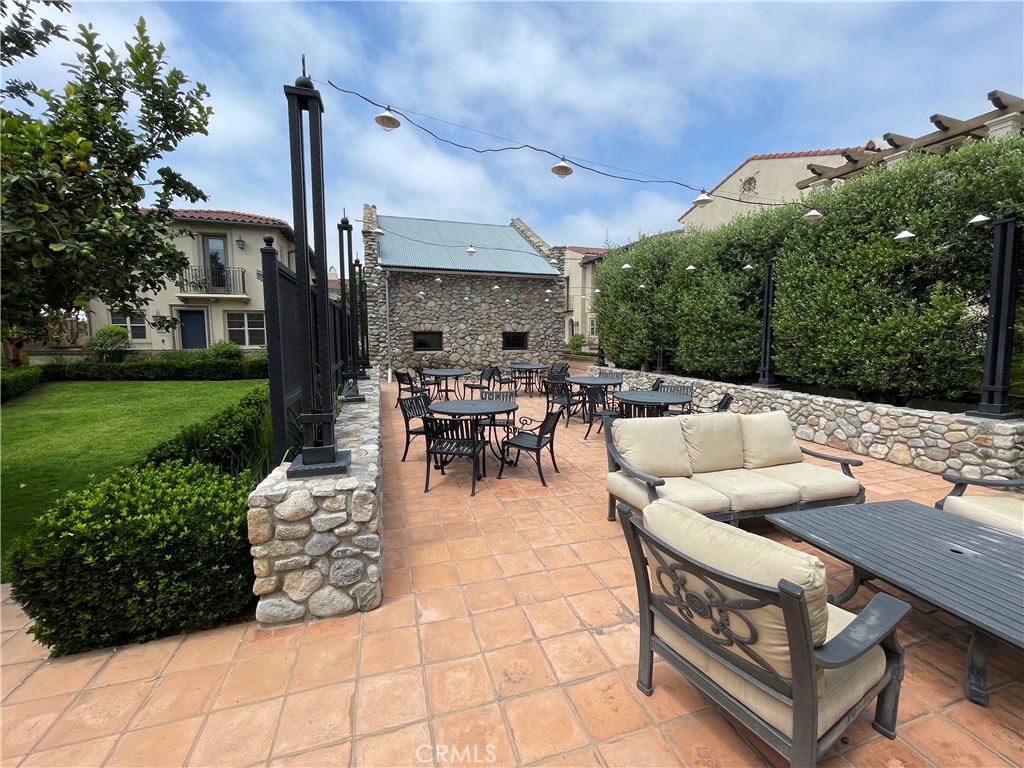 928 Heritage Court