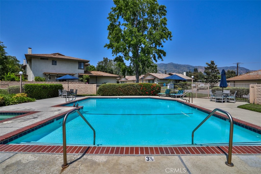 137 Oak Forest Circle