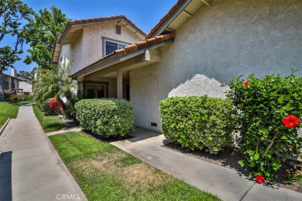 137 Oak Forest Circle
