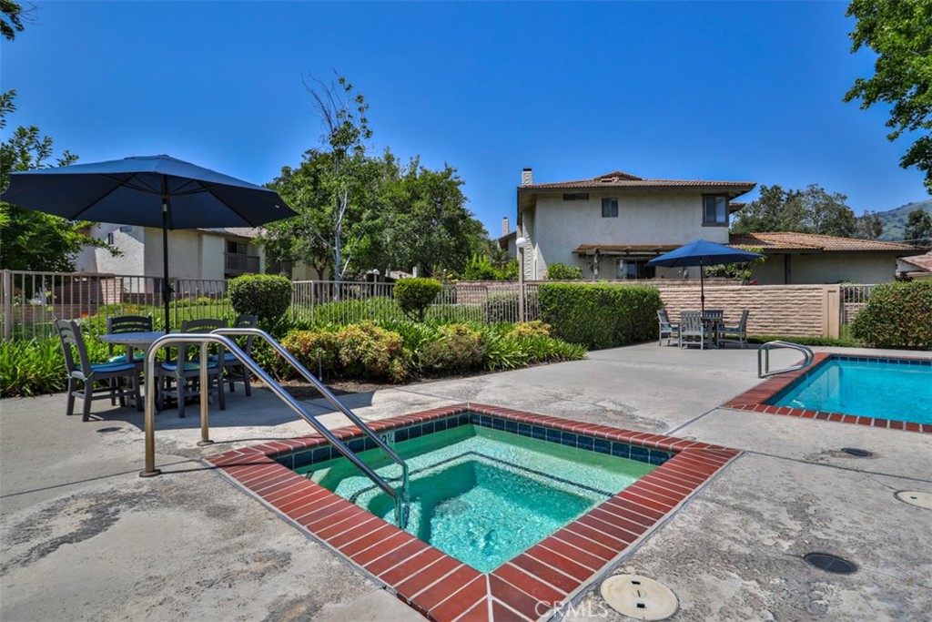 137 Oak Forest Circle