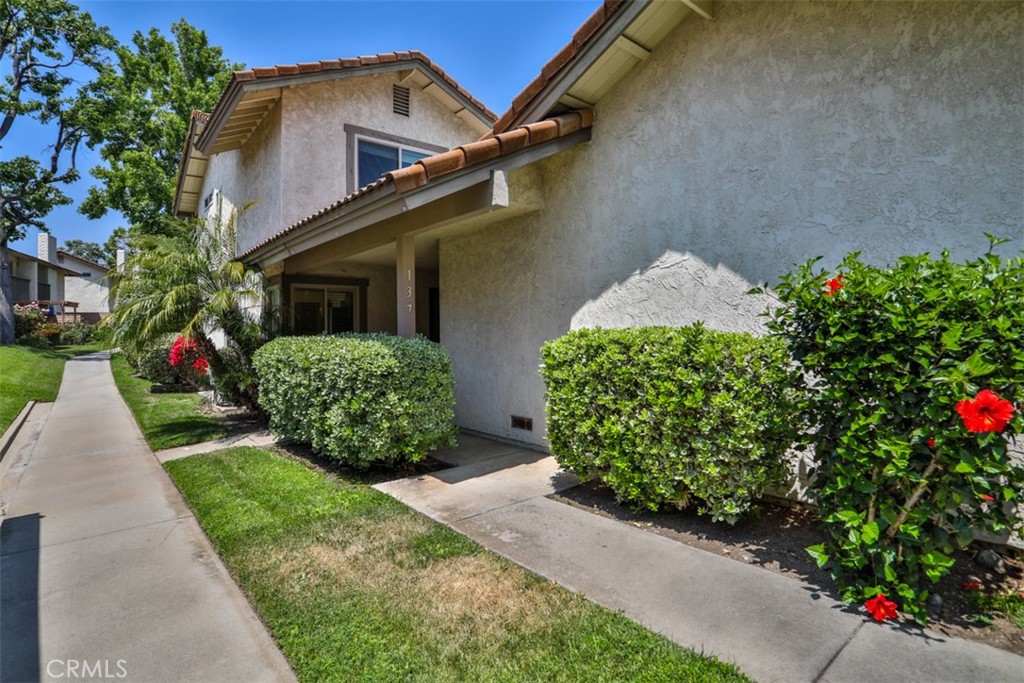 137 Oak Forest Circle